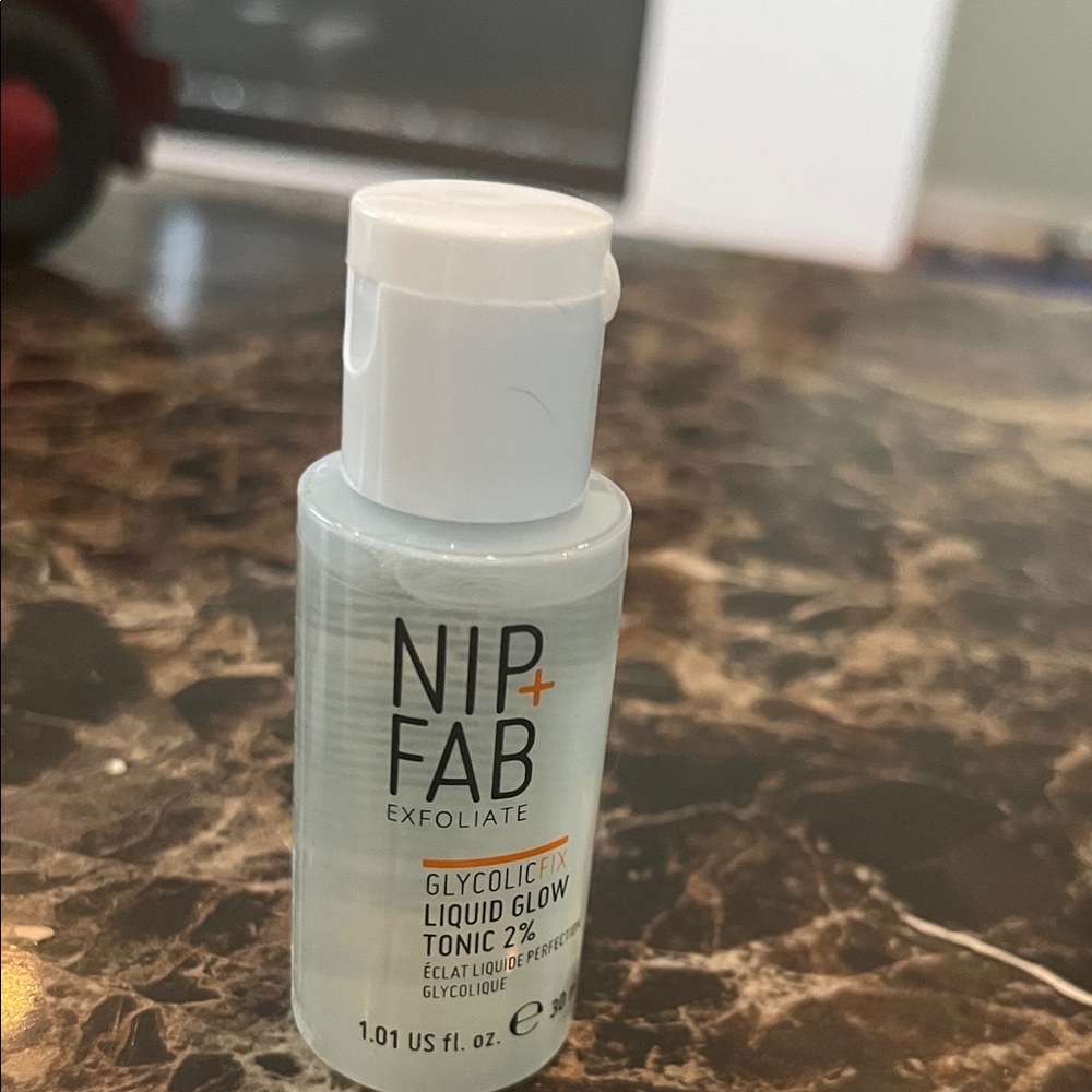 NIP+FAB Glycolic Fix Liquid Glow Tonic - Light Green Bottle